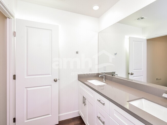 Building Photo - 297 Austin Bellerose Place