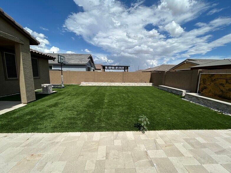 Building Photo - 2241 E Meadowview Ct