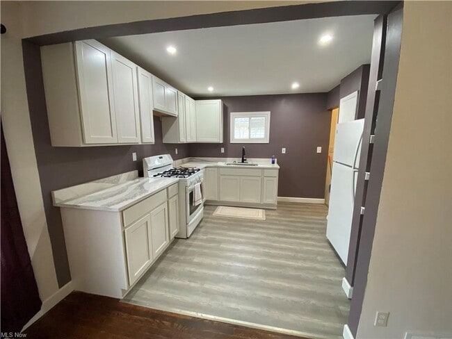 Building Photo - Renovated 3 Bedroom Home with 2 Full Baths