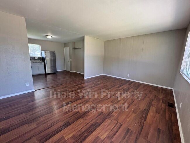 Building Photo - 730 Crabapple Ln