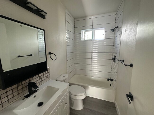 Building Photo - 115 W 86th Pl