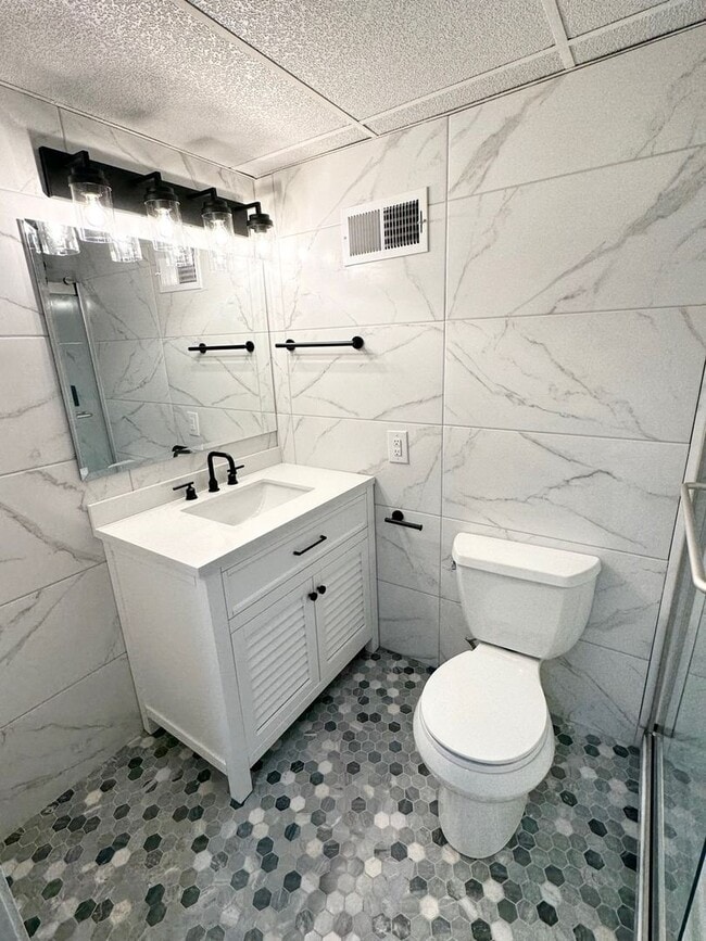 Building Photo - FURNISHED Studio @ University Towers Available FALL 2026!