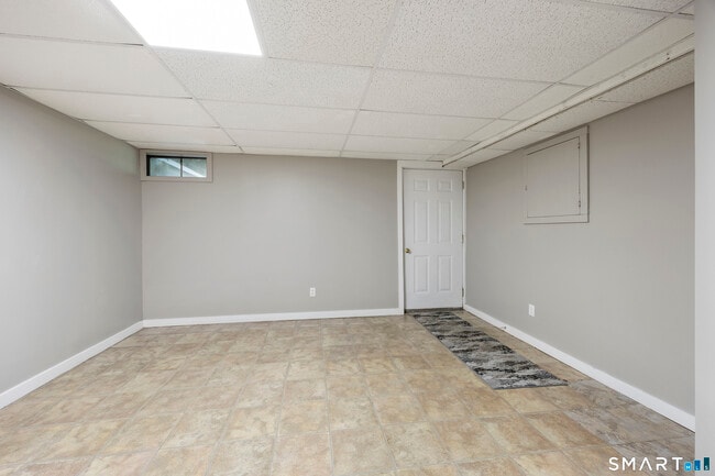 Building Photo - 135 Fairway Dr