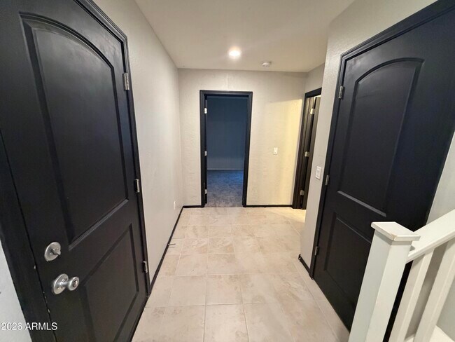 Building Photo - 16576 W Jenan Dr
