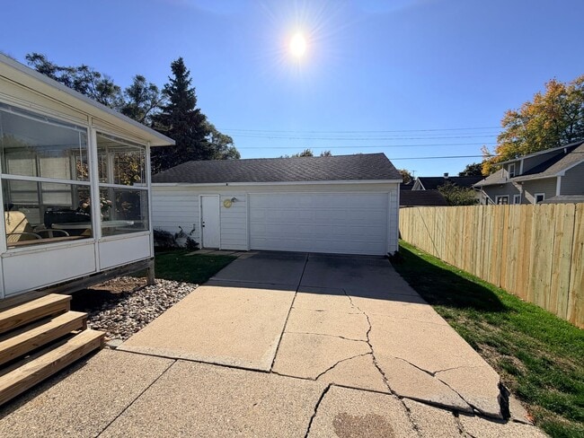 Building Photo - 2450 Porter St SW