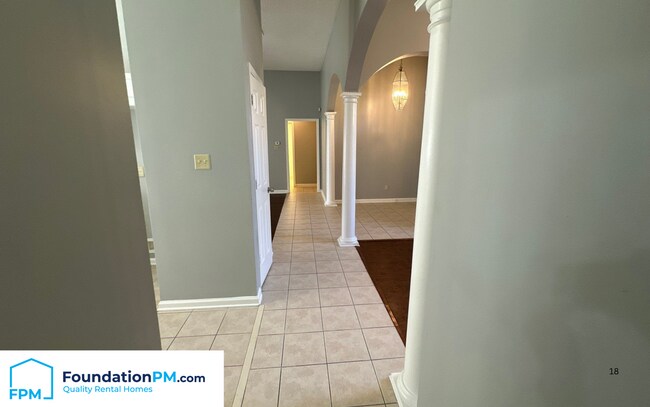 Building Photo - 400 Amundsen Cove