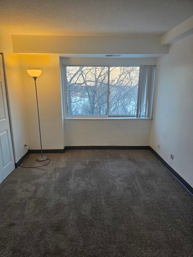 Building Photo - 1840 Huntington Blvd