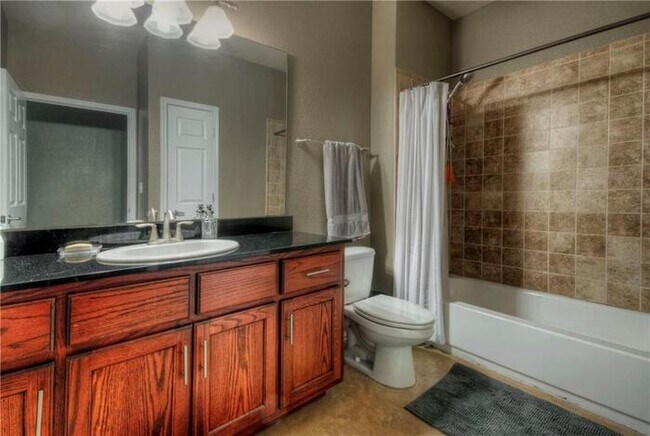 Building Photo - Great 1 bedroom on the corner of the 3rd f...