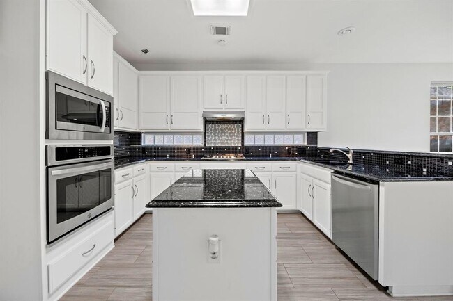Building Photo - 13305 Chasewood Cove
