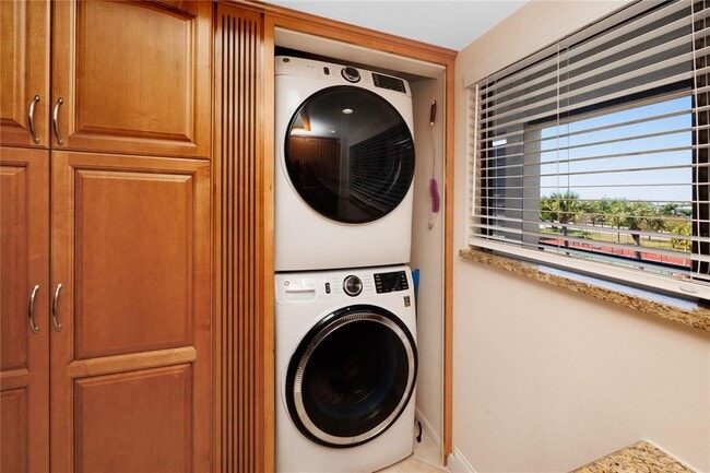 Building Photo - 363 Pinellas Bayway S