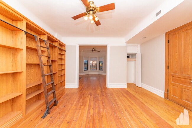 Building Photo - 1420 W Irving Park Rd