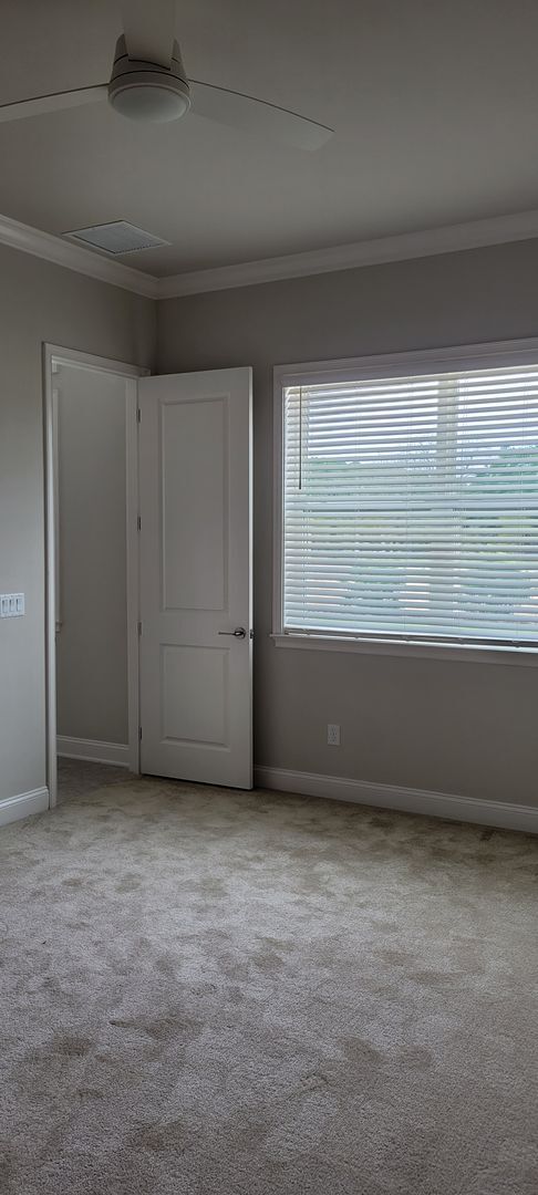 Building Photo - 3/2 with 2 car garage. Newer Construction home in Oakmont