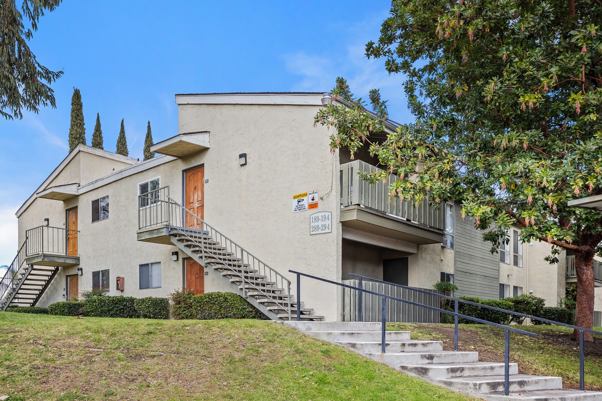 Building Photo - 830 W Lincoln Ave