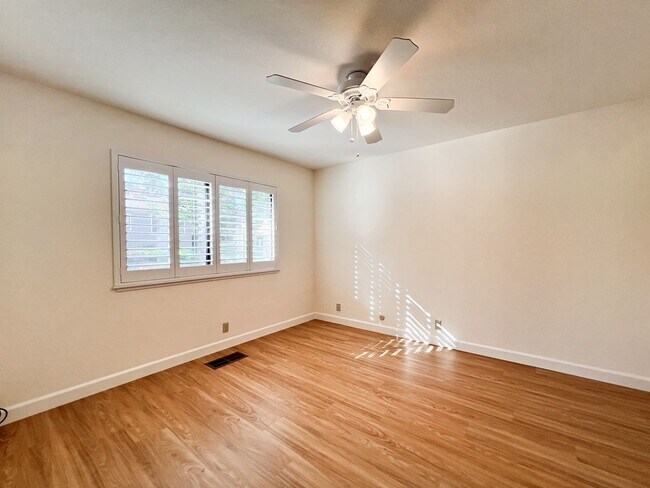 Building Photo - St. Helena – Spacious Two-Bedroom, Two-Bat...