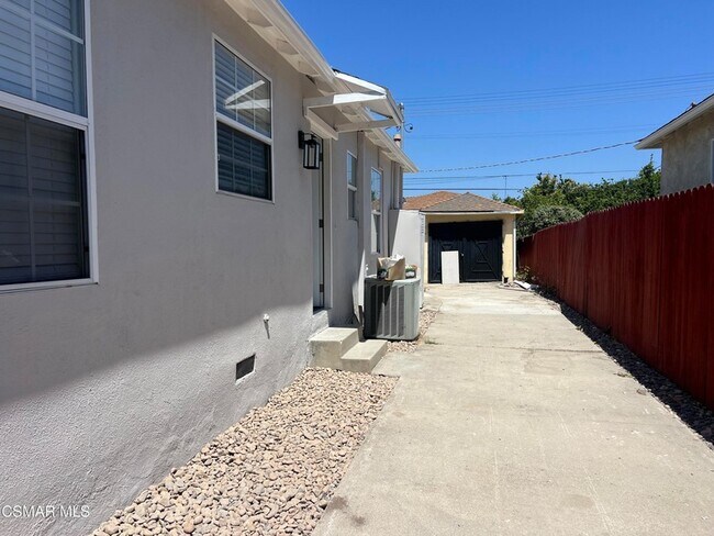 Building Photo - 4934 Enfield Ave