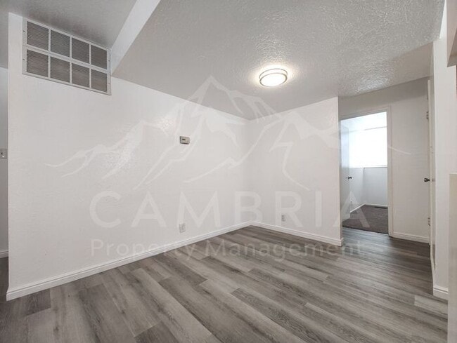 Building Photo - Cozy Updated 2 BR 1BA Condo in West Valley