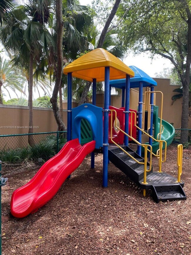 Building Photo - 19501 E Country Club Dr