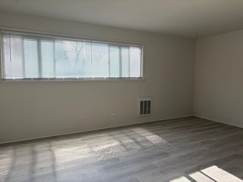 Building Photo - 5615 Phinney Ave N