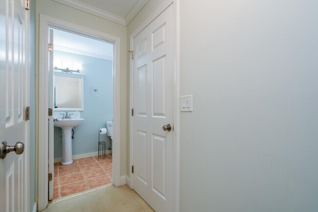 Building Photo - 11 Northbrook Dr