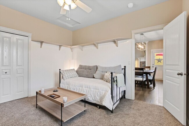 Building Photo - Fully Furnished 5 Bedroom Home in Eagle Id...
