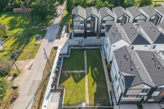 Building Photo - 808 Curtin St