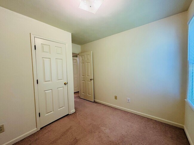 Building Photo - 2500 Ridge Rd