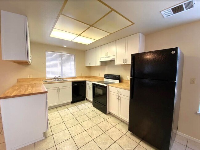 Building Photo - 2911 Winners Cir