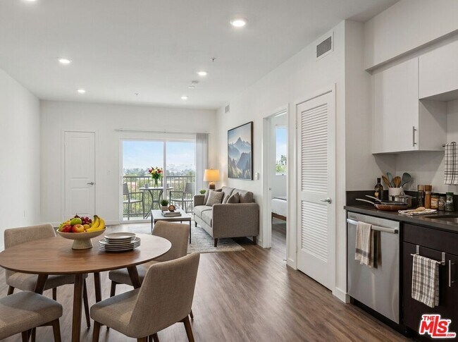 Building Photo - 3567 Chesapeake Ave