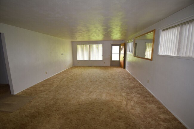 Building Photo - 34885 Lake Creek Dr