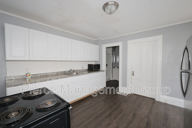 Building Photo - 6 Blake St