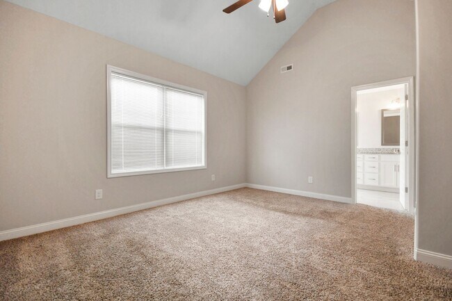 Building Photo - Pet Friendly Four Bedroom!