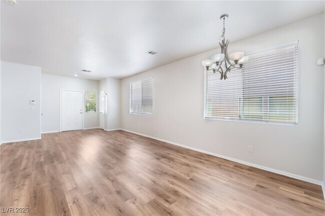 Building Photo - 8729 Shady Pines Dr