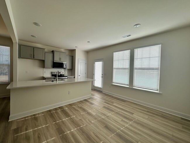 Building Photo - Spacious End Unit Townhome *New Constructi...