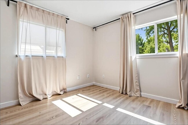 Building Photo - 907 Chiswick Dr