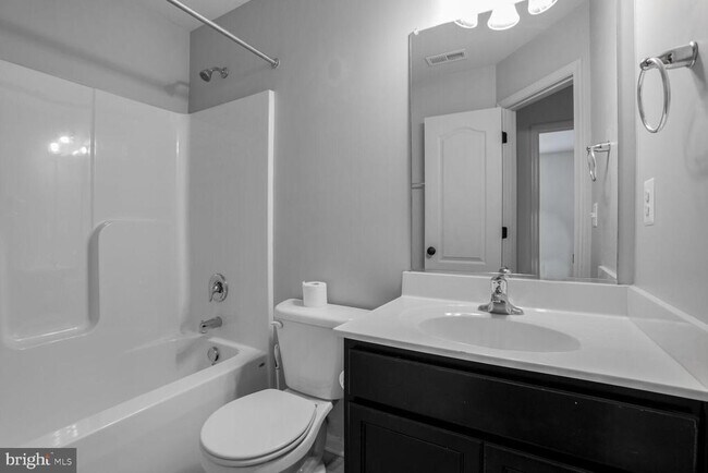 Building Photo - 2437 Drake Ln
