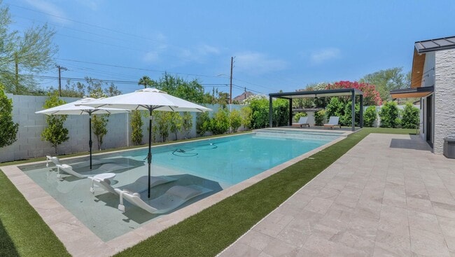 Building Photo - 5812 N 44th Pl