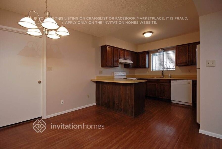 Building Photo - 757 S Vineyard