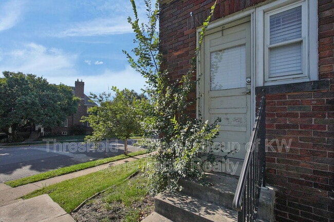 Building Photo - 1126 Northwest Blvd