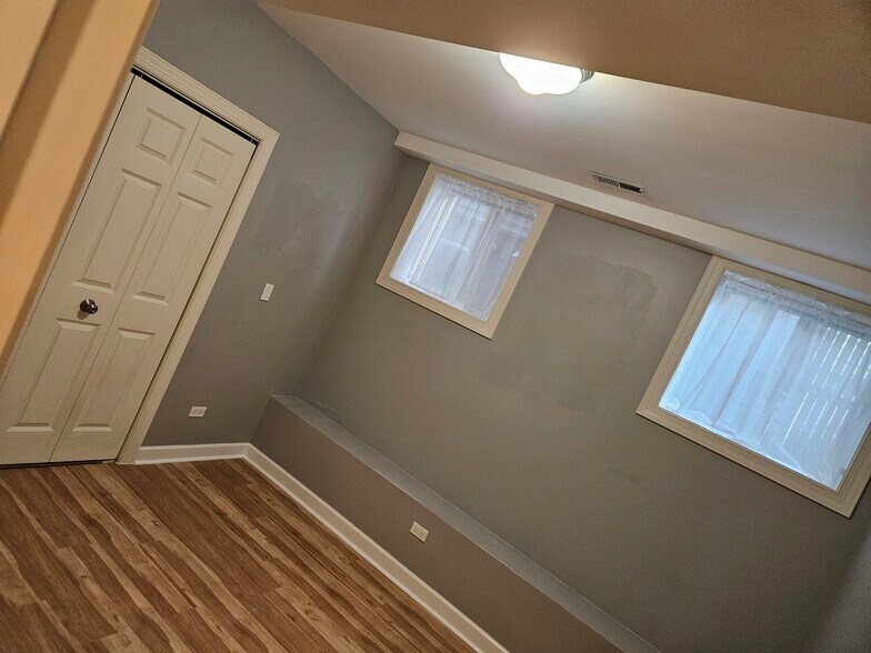 bedroom 2 - 3450 N Bosworth Ave