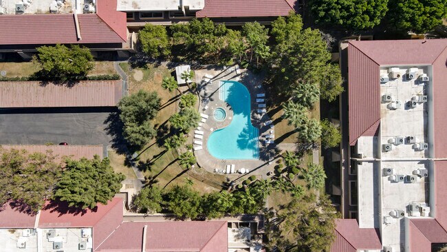 Building Photo - 2820 N Arcadia Ct