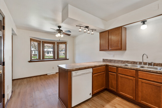 Dining Room - 5221 N Mohawk Ave