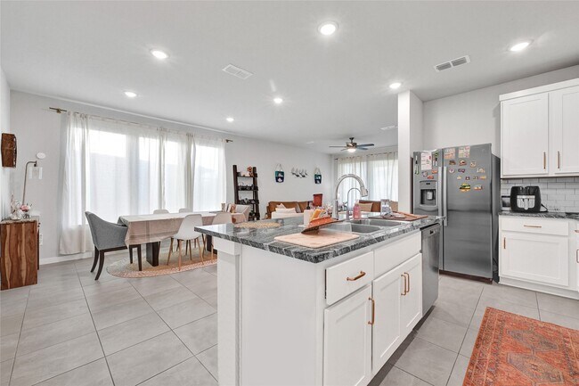 Building Photo - 7214 Clearwater Cv Dr