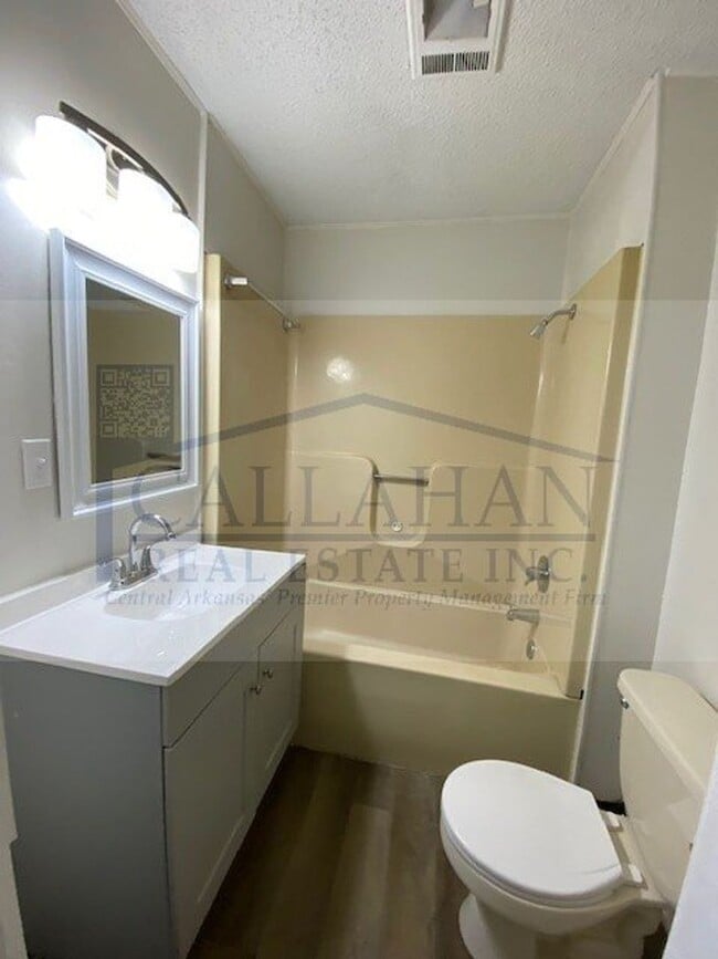 Building Photo - NLR 2 Bedroom Home