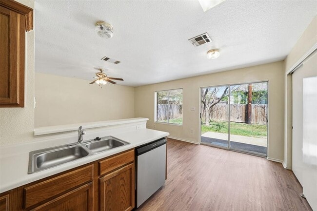 Building Photo - 1910 Steeds Crossing