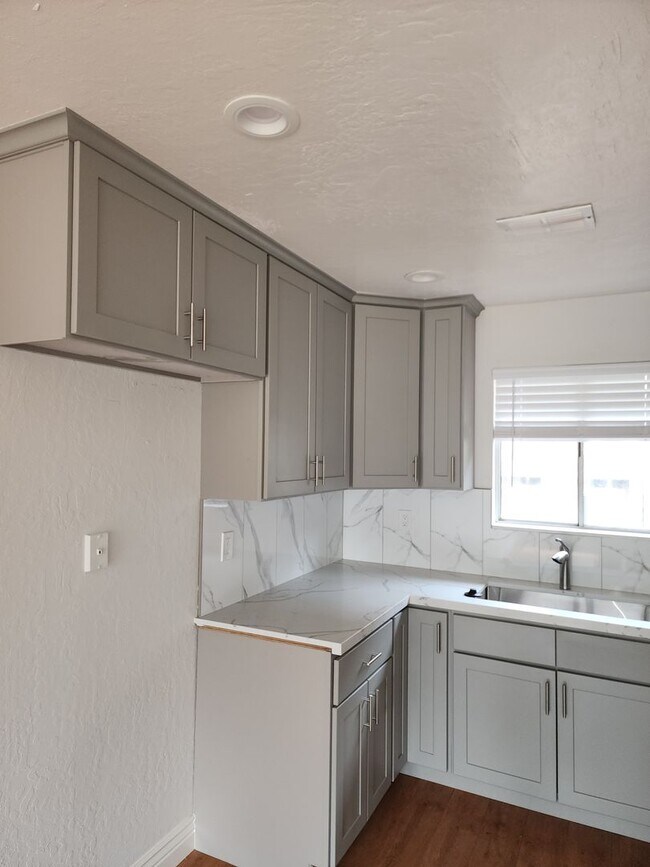 Building Photo - C290TBR