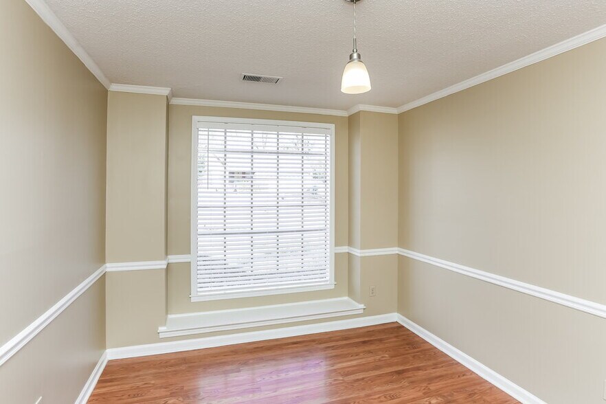 Building Photo - 8123 Cairn Dr