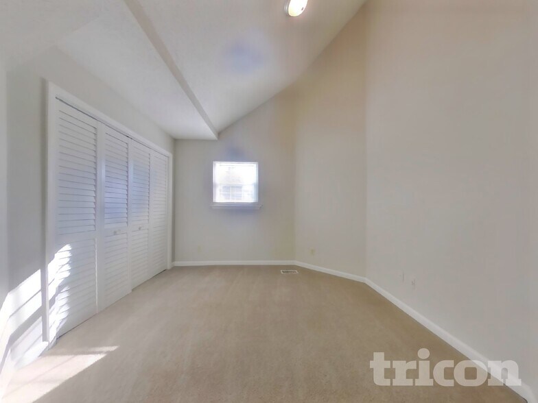 Building Photo - 623 Lockhart Ct NE