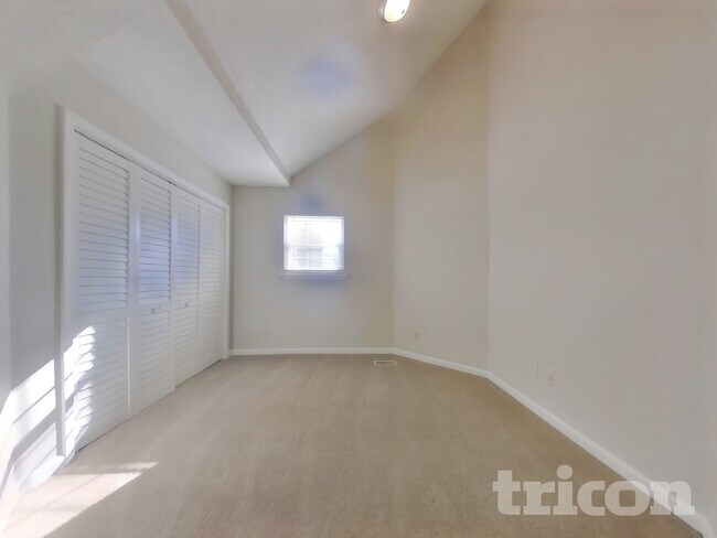 Building Photo - 623 Lockhart Ct NE