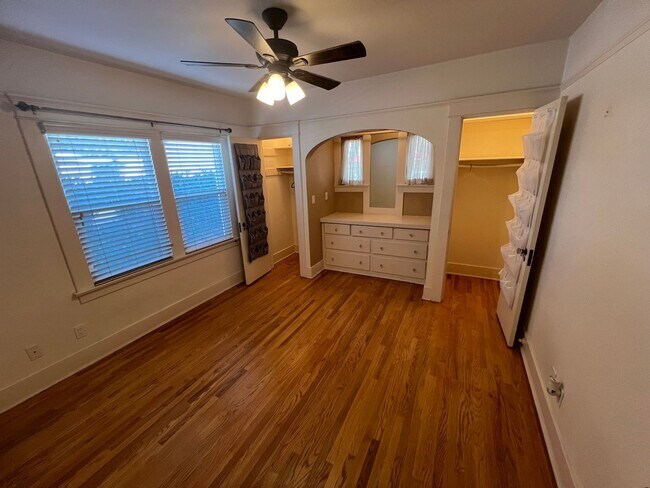 Building Photo - Fabulous 4 Bed 2 Bath One Story Craftsman ...