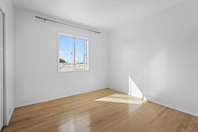 Building Photo - 4851 Iroquois Ave